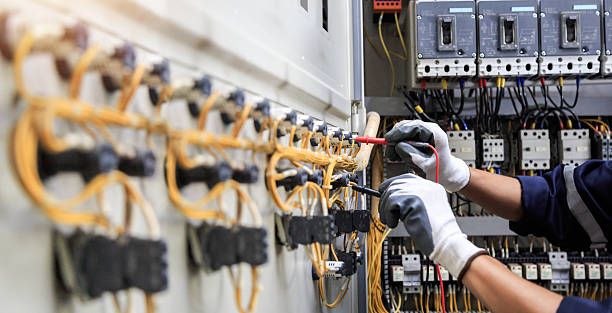 Professional Electrician technician working in Hartford, AL